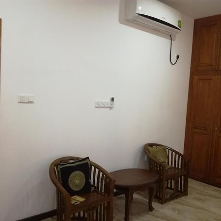 Indika'S Apartment Hikkaduwa Exterior photo